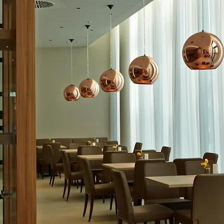 Hotel H4 Messe 4*