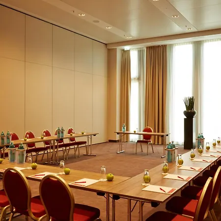 إتش 4 هوتل ميونخ ميسيه فندق