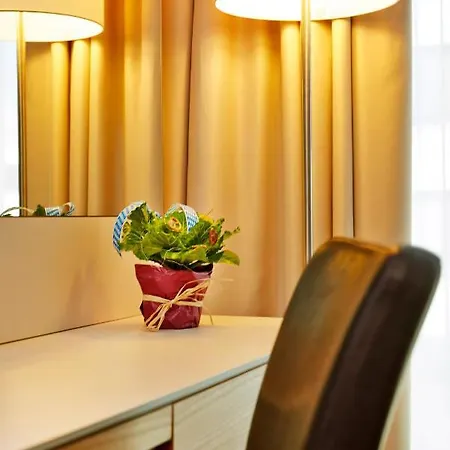 Hotel H4 Messe 4*