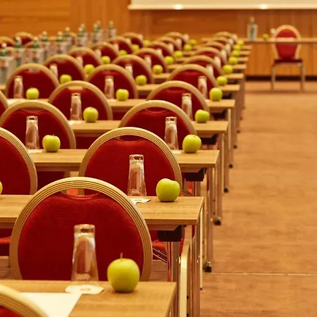 H4 Messe Hotel 4*